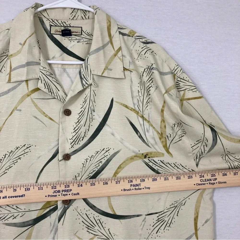 Tommy Bahama Leaf Print 100% Silk Short Sleeve Button Down size Large